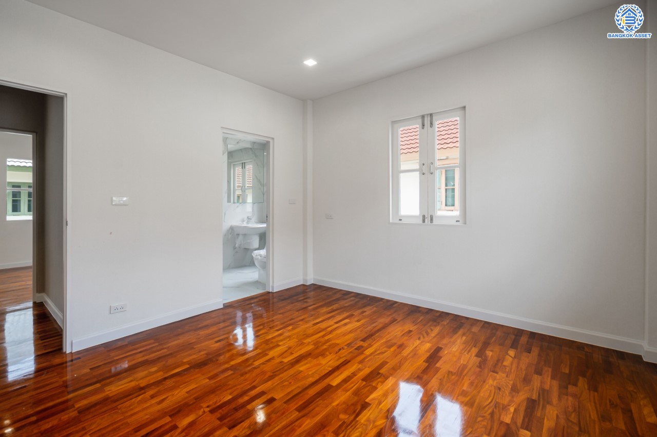 บ้านมือสองตกแต่งใหม่ ม.ลัดดารมย์ วัชรพล แบรนด์ Q.House เนื้อที่ 70.1 ตร.ว. ฟังก์ชัน 3 ห้องนอน 3 ห้องน้ำ จอดรถได้ 2 คัน Facilities ครบครัน บนทำเลเชื่อมต่อหลายเส้นทาง ถ.รามอินทรา ถ.สายไหม และถ.พหลโยธิน ใกล้สนามบินดอนเมือง ทางด่วน "ศรีรัช" และ เซ็นทรัลรามอินทรา...